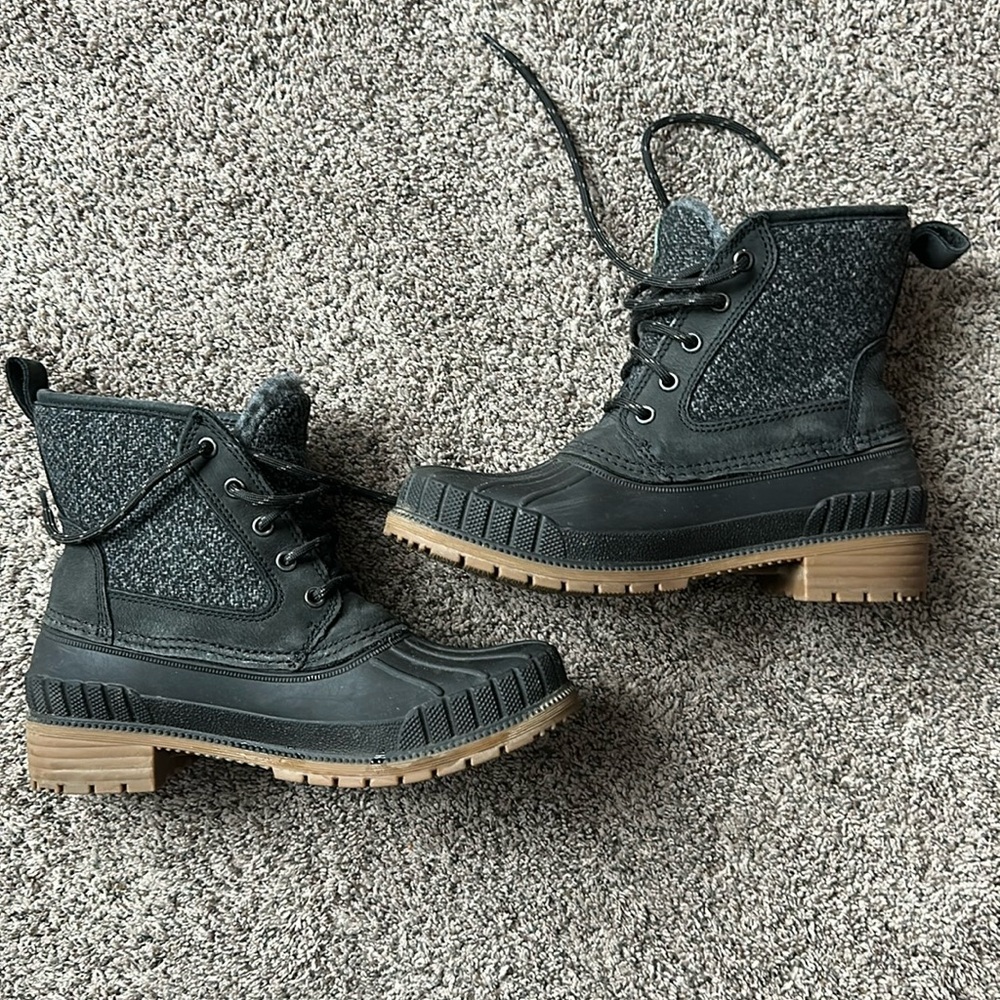 Women’s Kamik mid snow boot